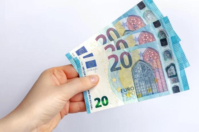 El "carding" ya arrasa España y convierte tus ahorros en un blanco fácil en segundos: Te explicamos cómo proteger tu dinero