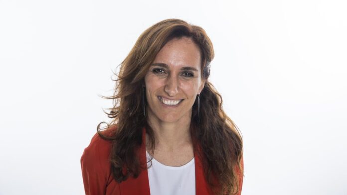 La ministra de Sanidad reitera que un estatuto propio de los...