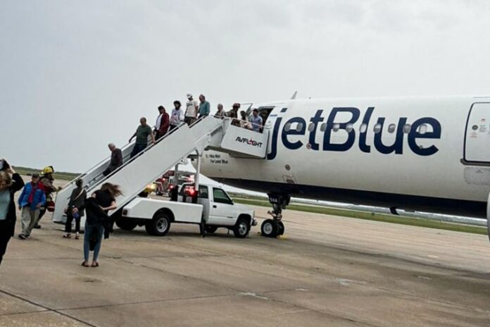 Pasajeros viven momentos de terror en vuelo de JetBlue que ...