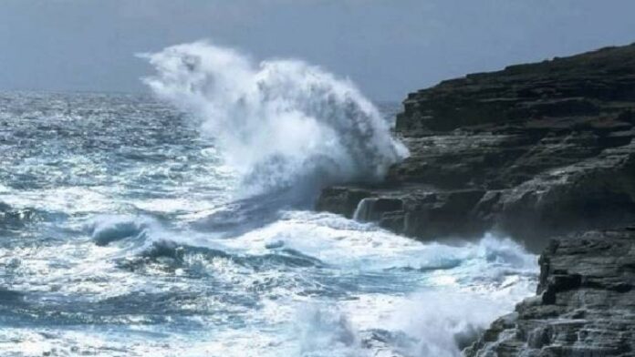 Mar se torna peligroso: COE emite restricciones por oleajes ...