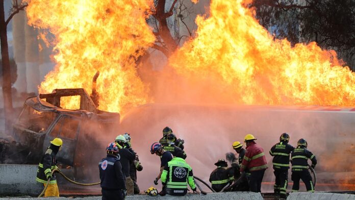 Explota un camión de gas en Ciudad de México y deja 8 muertos