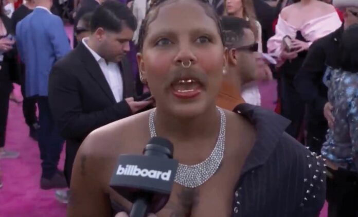 Es El Bigote Tokischa En Premio Lo Nuestro Una Nueva Tendencia De ...