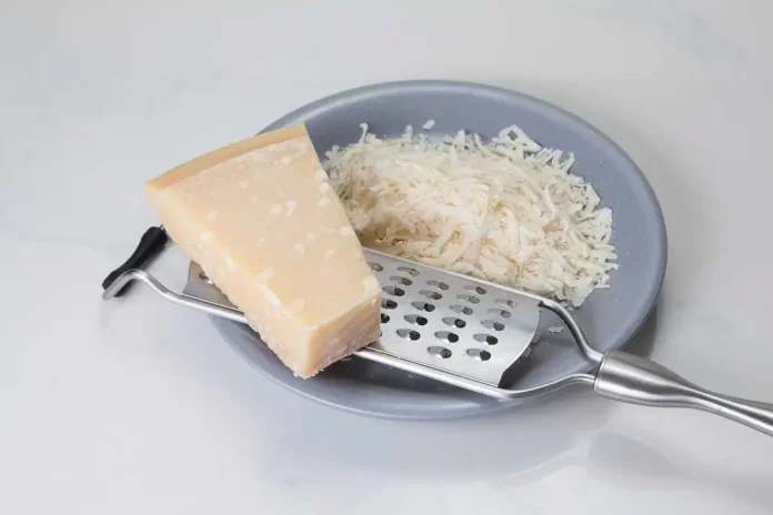 Consumo alerta de posible presencia de astillas de madera en queso...