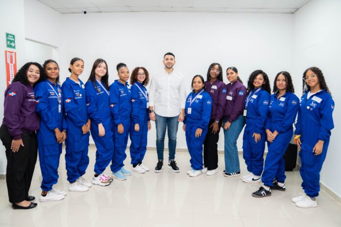 Ministerio de la Juventud recibe a jóvenes dominicanas destacadas...