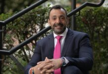 PP y Vox exigen a la alcaldesa de Alcorcón que eche al asesor que intenta comprar tierras recalificables La alcaldesa de Alcorcón prohíbe al candidato del PP el acceso a...