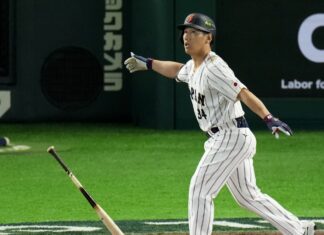 Japón supera a Australia y asegura su pase a los cuartos de final del Clásico Mundial de Béisbol Japón vence a Australia y asegura el liderato del Grupo C en el...