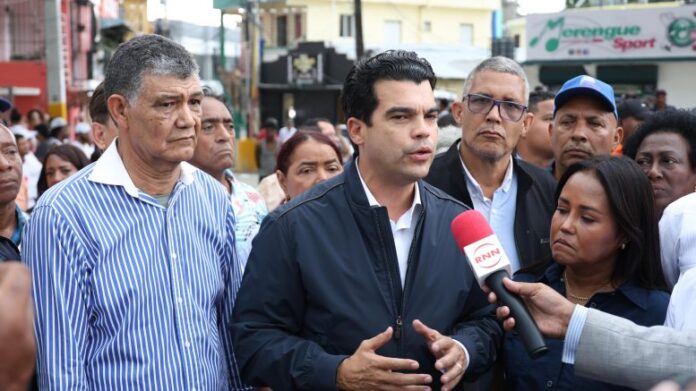 Wellington-Arnaud-realiza-recorrido-sector-de-Herrera-para-llevar-soluciones-ante-danos-por-lluvias